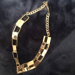 Very pretty statement choker necklace